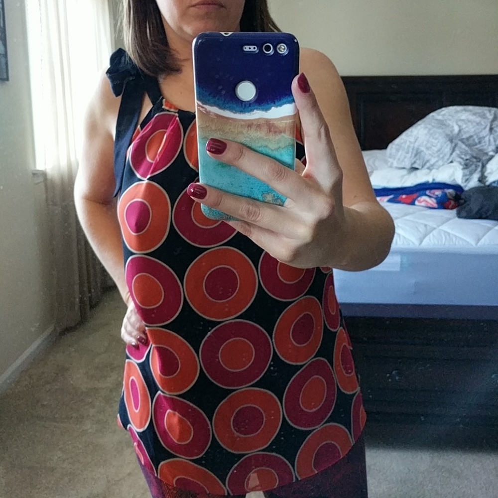 Cute patterned top. - Picture 6 of 8